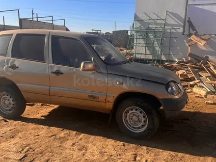 Chevrolet Niva 2004 года за 700 000 тг. в Кульсары – фото 2