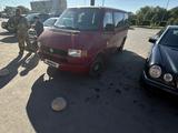 Volkswagen Caravelle 1993 годаүшін2 100 000 тг. в Караганда