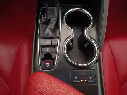 Toyota Camry 2018 года за 12 000 000 тг. в Шымкент – фото 13