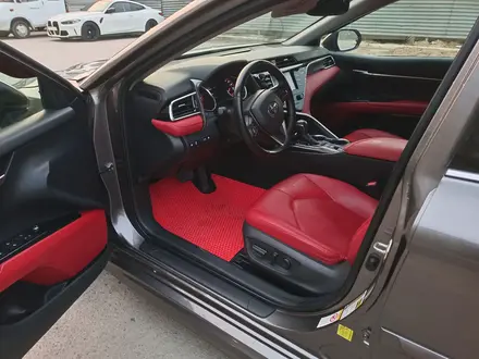 Toyota Camry 2018 года за 12 000 000 тг. в Шымкент – фото 14