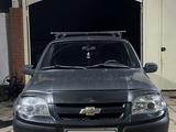 Chevrolet Niva 2010 года за 1 500 000 тг. в Актобе – фото 2