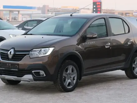 Renault Logan Stepway Life AT 2022 года за 9 198 000 тг. в Караганда