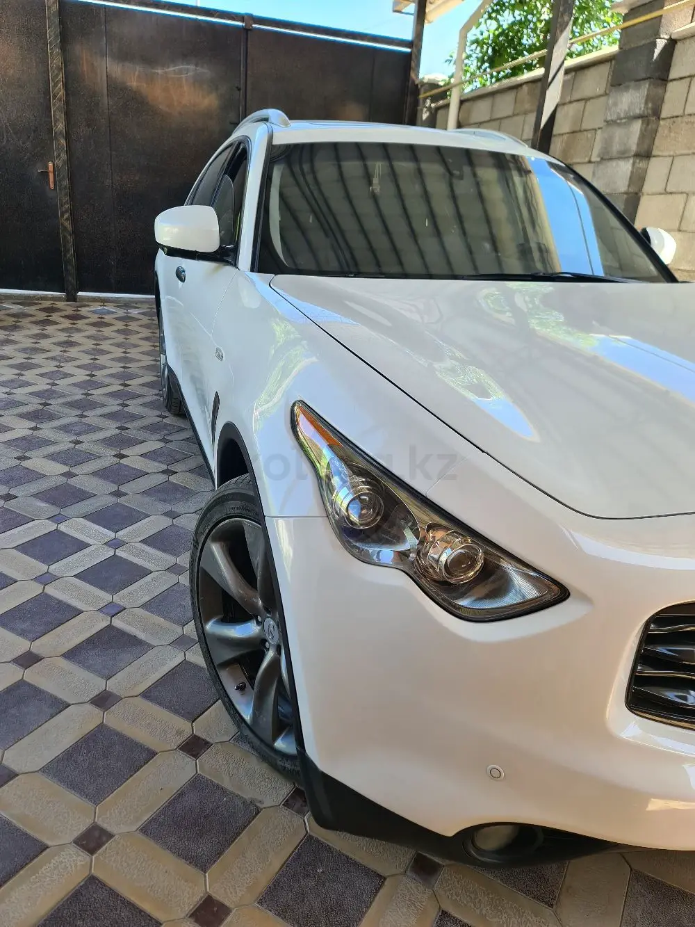 Infiniti FX37, 2010