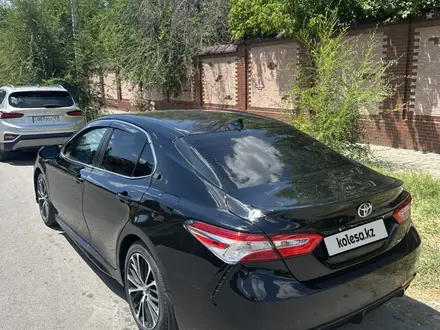 Toyota Camry 2019 года за 13 000 000 тг. в Шымкент – фото 3