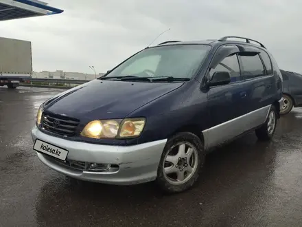 Toyota Ipsum 1997 года за 2 600 000 тг. в Алматы