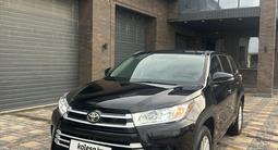 Toyota Highlander 2015 годаүшін13 700 000 тг. в Атырау