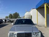 Mercedes-Benz E 220 1993 года за 3 500 000 тг. в Шымкент