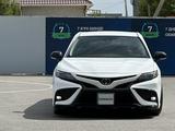 Toyota Camry 2021 года за 11 700 000 тг. в Шымкент