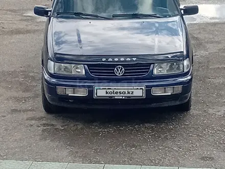 Volkswagen Passat 1994 года за 2 250 000 тг. в Семей