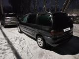 Volkswagen Sharan 1996 года за 1 000 000 тг. в Алматы – фото 2