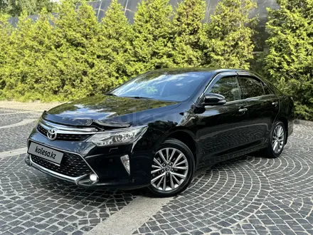 Toyota Camry 2017 года за 13 100 000 тг. в Алматы – фото 2