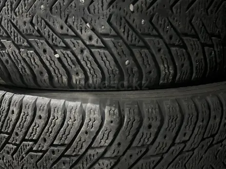 225/55/17 Nokian. Комплект шин за 40 000 тг. в Алматы – фото 2