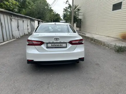 Toyota Camry 2021 года за 15 500 000 тг. в Шымкент – фото 4