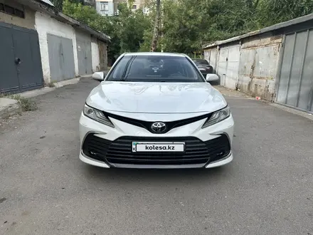 Toyota Camry 2021 года за 15 500 000 тг. в Шымкент – фото 3