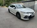 Toyota Camry 2021 года за 15 500 000 тг. в Шымкент – фото 2