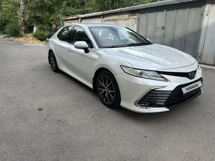 Toyota Camry 2021 года за 15 500 000 тг. в Шымкент – фото 2