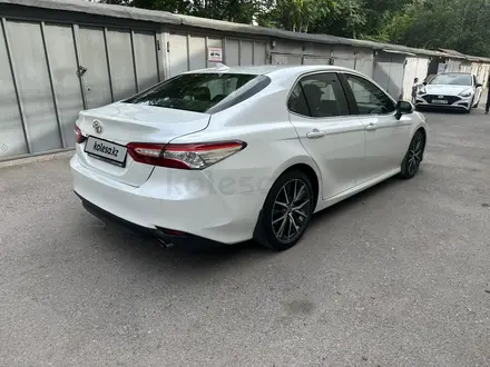 Toyota Camry 2021 года за 15 500 000 тг. в Шымкент – фото 6