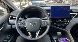 Toyota Camry 2023 года за 15 300 000 тг. в Алматы – фото 2