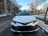 Toyota Camry 2023 года за 16 500 000 тг. в Алматы