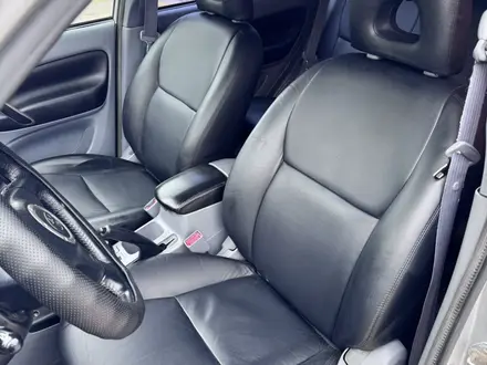 Toyota RAV4 2001 года за 5 200 000 тг. в Алматы – фото 16