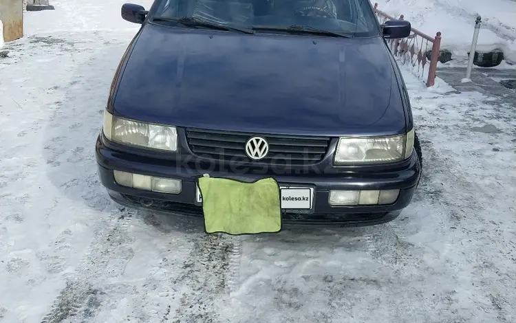 Volkswagen Passat 1993 годаүшін2 000 000 тг. в Семей