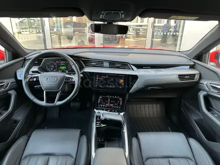 Audi e-tron 2021 года за 33 900 000 тг. в Алматы – фото 9