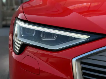 Audi e-tron 2021 года за 33 900 000 тг. в Алматы – фото 16
