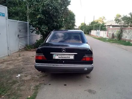 Mercedes-Benz E 220 1995 года за 1 700 000 тг. в Алматы – фото 4