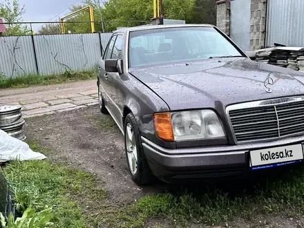 Mercedes-Benz E 220 1992 года за 1 750 000 тг. в Алматы – фото 4