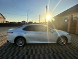 Toyota Camry 2020 года за 13 500 000 тг. в Атырау – фото 5