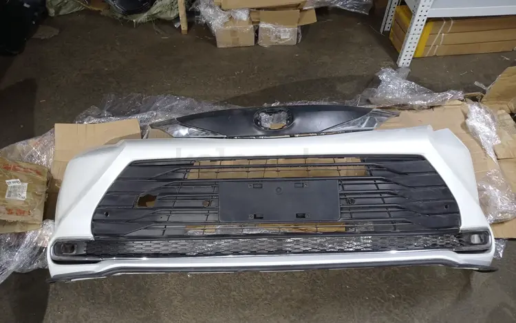 Бампер передний Toyota Sienna за 400 000 тг. в Алматы
