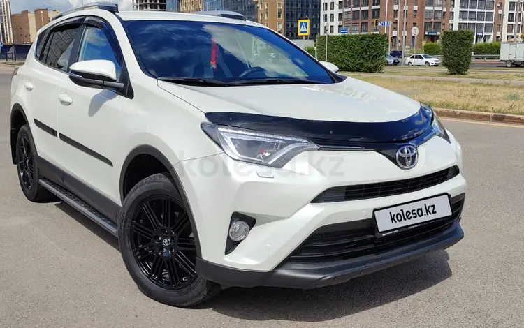 Toyota RAV4 2018 годаfor12 500 000 тг. в Астана