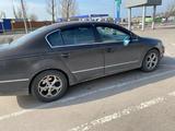 Volkswagen Passat 2005 годаүшін2 500 000 тг. в Алматы