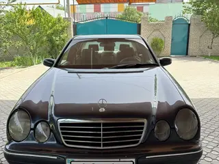 Mercedes-Benz E 240