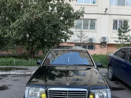 Mercedes-Benz E 220 1995 года за 2 100 000 тг. в Астана – фото 3