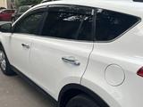 Toyota RAV4 2015 года за 9 999 999 тг. в Атырау – фото 2