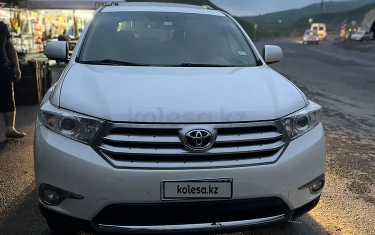 Toyota Highlander 2013 года за 9 800 000 тг. в Айтеке би