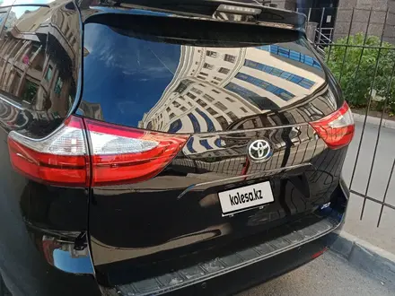 Toyota Sienna 2016 года за 12 500 000 тг. в Астана – фото 2