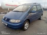 Volkswagen Sharan 1997 годаfor2 500 000 тг. в Актобе