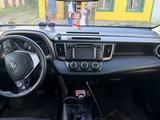 Toyota RAV4 2017 года за 12 000 000 тг. в Уральск – фото 4