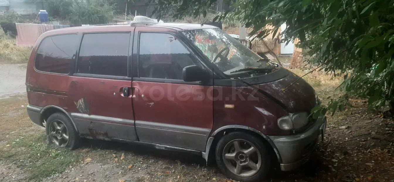 Nissan Serena, 1995