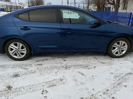 Hyundai Elantra 2019 года за 7 000 000 тг. в Уральск – фото 2