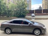 Toyota Camry 2015 года за 10 800 000 тг. в Актобе – фото 4