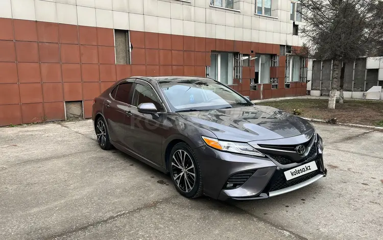 Toyota Camry 2018 года за 12 700 000 тг. в Семей