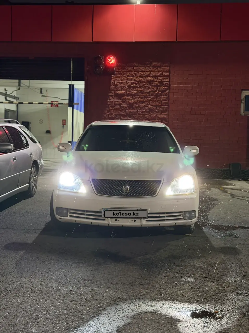 Toyota Crown, 2004