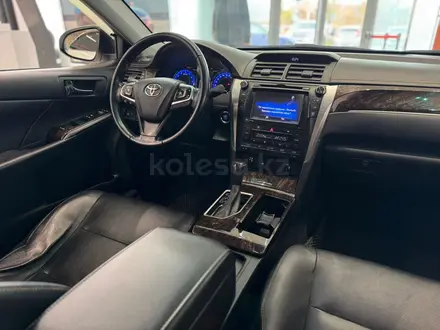 Toyota Camry 2016 года за 11 190 000 тг. в Атырау – фото 8