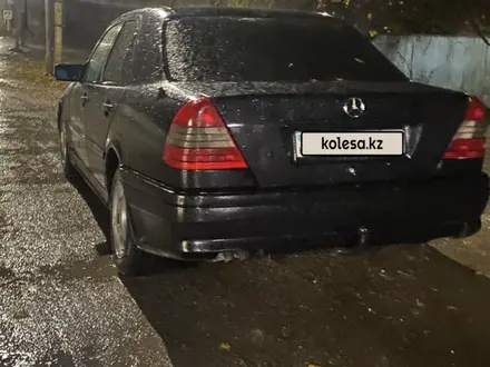 Mercedes-Benz C 200 1995 года за 1 300 000 тг. в Алматы