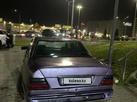 Mercedes-Benz E 200 1994 года за 300 000 тг. в Алматы – фото 4