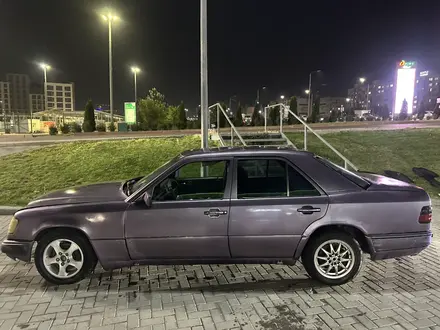 Mercedes-Benz E 200 1994 года за 300 000 тг. в Алматы – фото 2