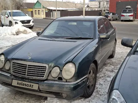 Mercedes-Benz E 320 1998 года за 1 800 000 тг. в Актобе